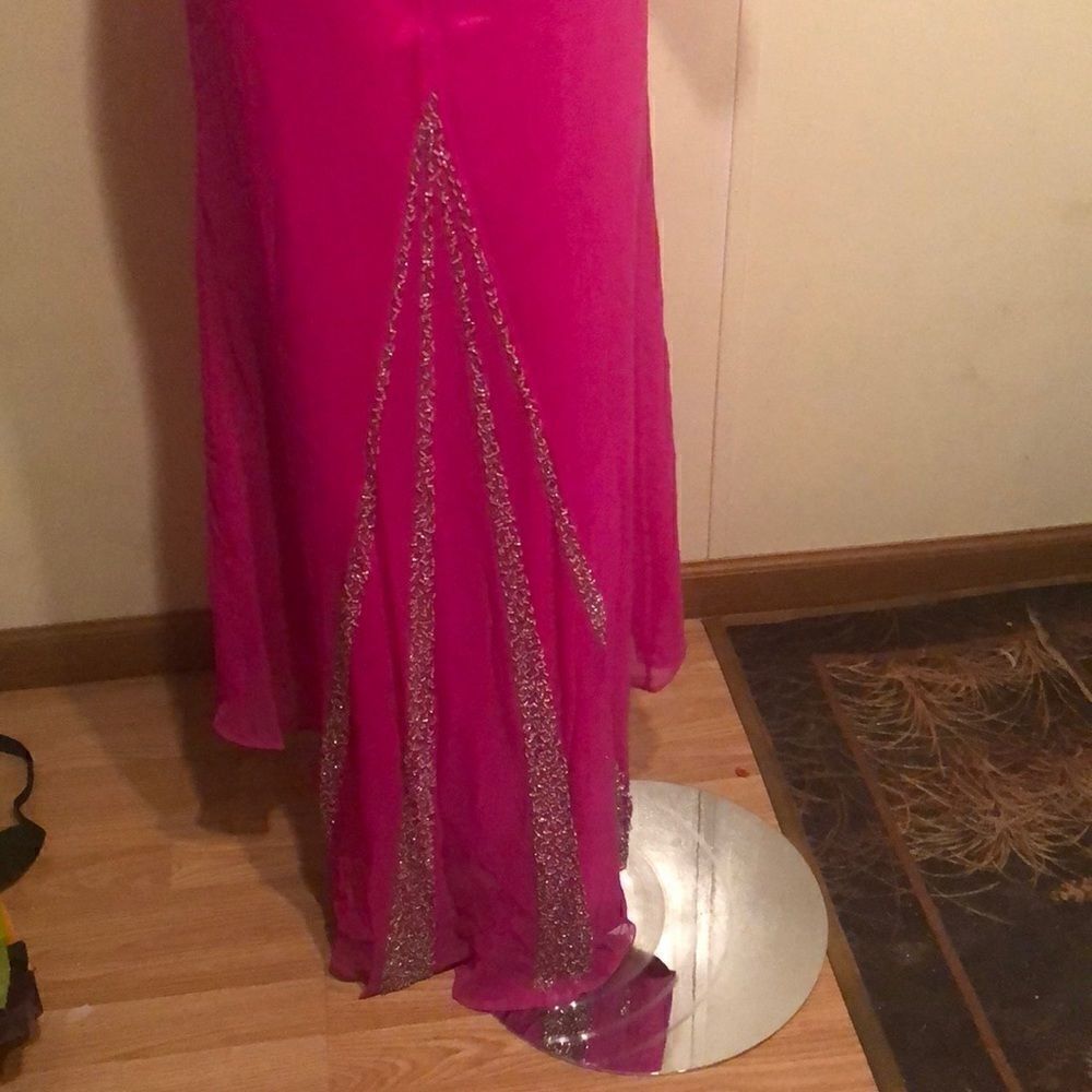 Cassandra 𝐒𝐭𝐨𝐧𝐞 Dress   - Picture 5 of 8